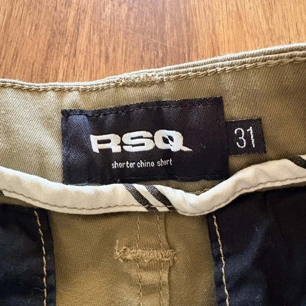 RSQ Shorter Chino Mens Shorts Green Beige Size 31  Flat Front Casual Stretch